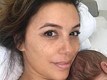 Ева Лонгория показала забавное фото сына на ее рабочем месте