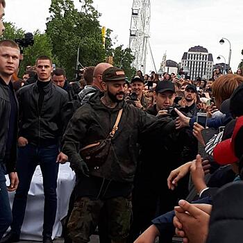 На раздаче бургеров от Тимати в Тюмени пострадавших не было. Обошлись «повышенным волнением»