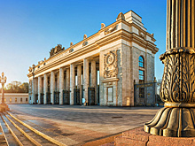 «До слёз»: школьники поделились эмоциями о прошедшем в Парке Горького выпускном