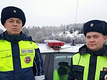 В Пермском крае автоинспектор вынес из горевшего дома потерявшего сознание мужчину