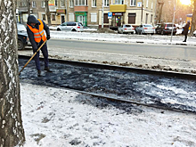 Ремонт тротуаров возобновили в Новосибирске, они сейчас под снегом и льдом