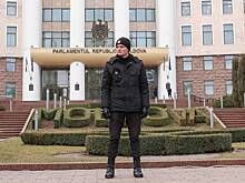 Депутаты покинули парламент Молдавии перед выступлением Санду