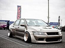 Широченный японский Lancer Evolution с российским обвесом!