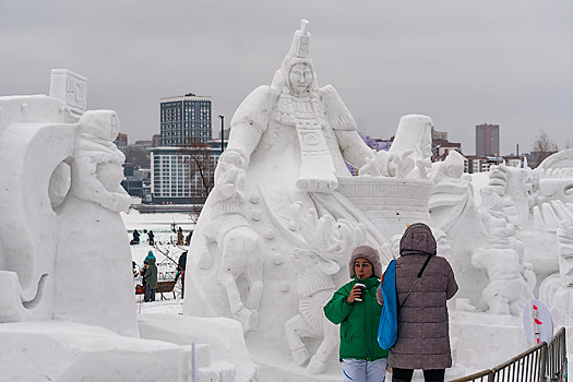 «Царица холода» победила на фестивале снежных скульптур-2024 в Новосибирске