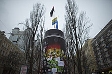 В Киеве на месте памятника Ленину появилась доска бойцам "Правого сектора"