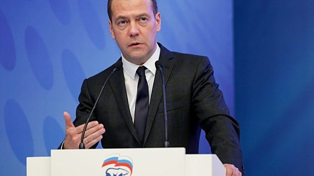 Медведев поручил правительству смягчить закон о деофшоризации