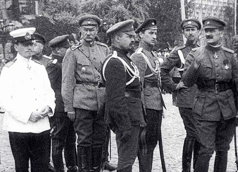 Офицеры Белой гвардии на одной из улиц Киева, 1919 год