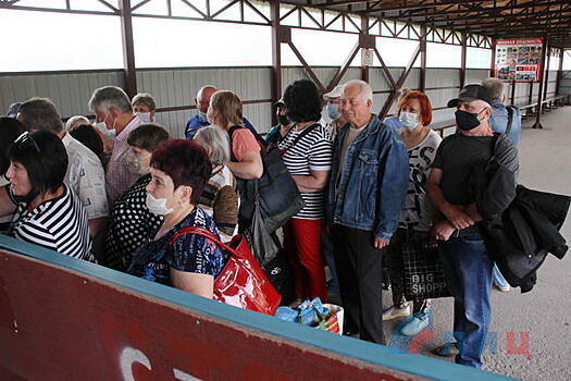 "Идите назад": Жители ЛНР рассказали, как Киев отправляет прибывающих из Республики на двухнедельную обсервацию