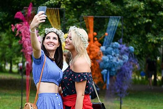 Cмартфоны или общественные пространства — битва века