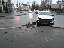 На перекрестке в центре Пензы столкнулись две машины такси