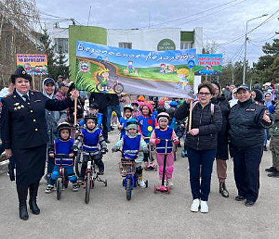 Детский велопарад прошел накануне Дня защиты детей в Якутске