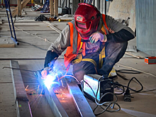 Рабочие профессии впервые оказались в лидерах по зарплате в России. Где выгодно работать