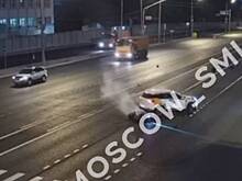 В Москве мотоциклист сделал сальто после жесткого столкновения с легковушкой