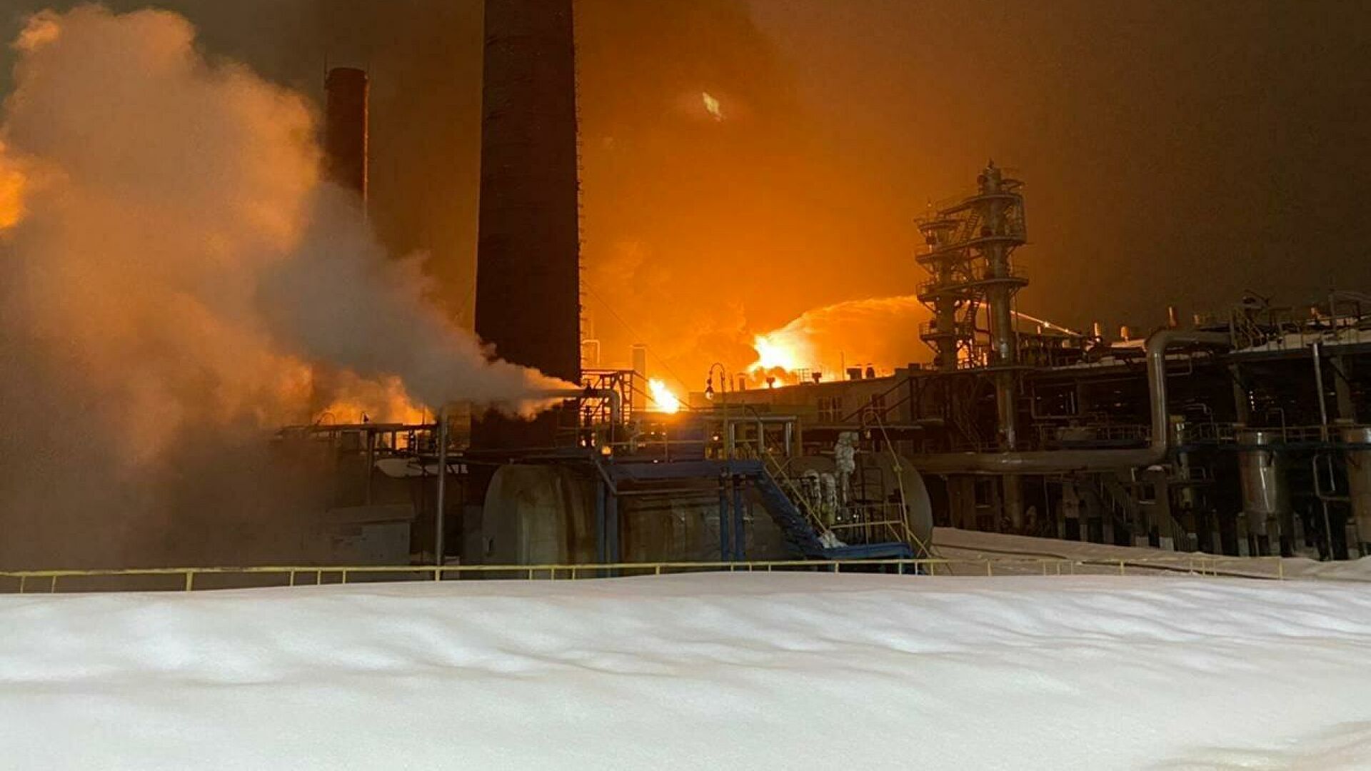 Пожар на заводе маз