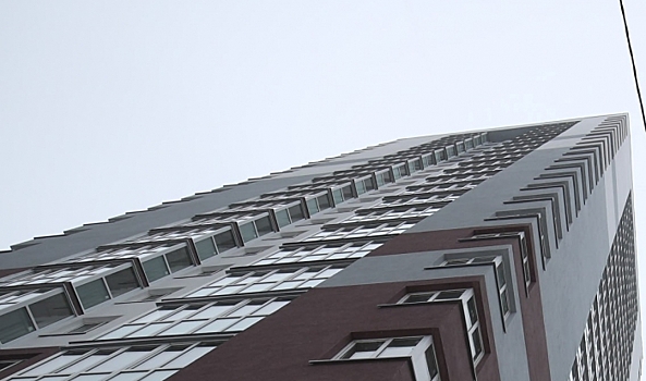 В Волгограде восстанавливают поврежденные дома после ночной атаки БПЛА