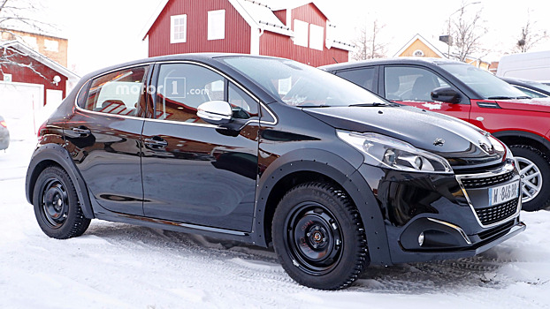 Peugeot впервые вывел на тесты хэтчбек 208 нового поколения