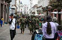 «Это полный хаос»: в Эквадоре бандитские группировки захватывают здания и берут людей в заложники