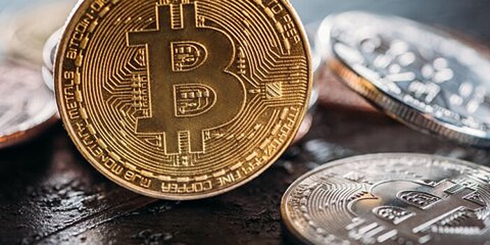 Курс биткойна побил рекорд и превысил 49 тысяч долларов
