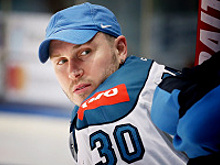 Александр Пережогин и Никита Лисов продлили контракты с «Авангардом» на год