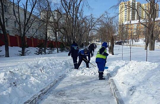 Во Владивостоке в круглосуточном режиме продолжают ликвидировать последствия непогоды