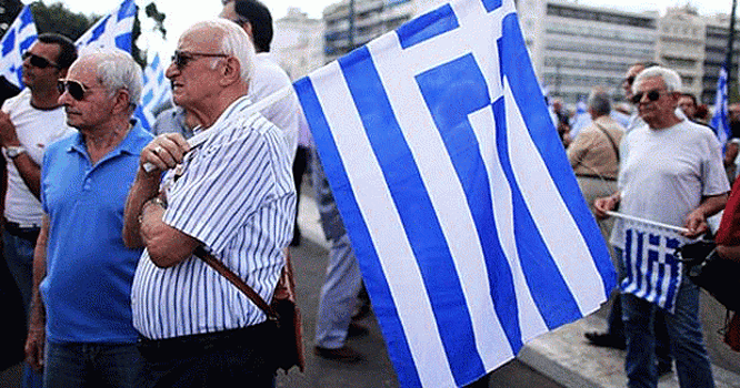 Пенсионеров Греции начали штрафовать за отказ от антиковидной прививки