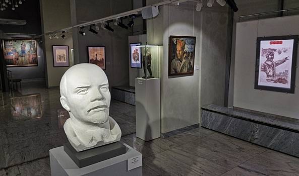В Волгограде открылась уникальная выставка произведений советского искусства