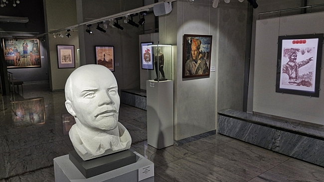В Волгограде открылась уникальная выставка произведений советского искусства