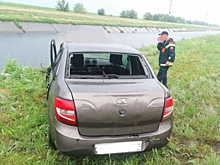 В Саратовской области машина свалилась в водный канал, погибли двое детей