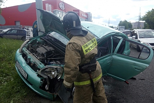 Авария на Одесской, хаски, бегущая рядом с такси, и жалоба жителей Березняков: дорожные видео недели