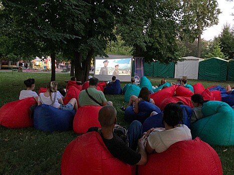 В Тамбове продолжает работу мобильный кинопарк «Победа в кадре»