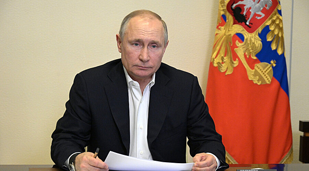 «Работа забуксовала»: Путин требует освободить ряд предприятий от налоговых деклараций