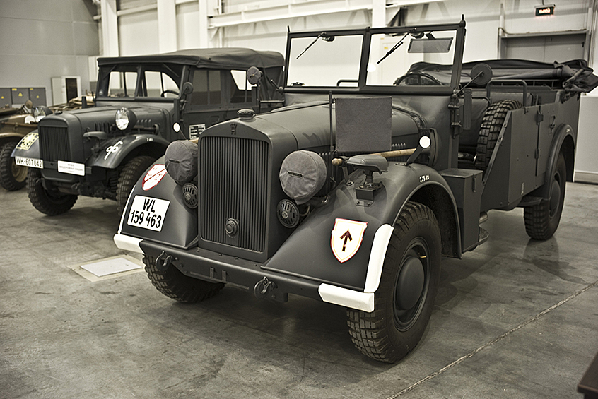 Немецкий командирский автомобиль Horch-901