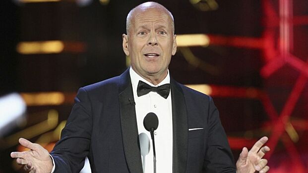 Эмма Хемминг поделилась милыми фото с Брюсом Уиллисом