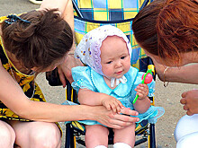 Выплату пособия по уходу за ребенком могут продлить