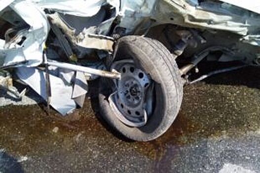 Серьёзное ДТП в Приморье: водителя вытаскивали из-под груды металла