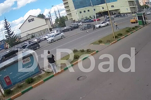 На Дмитровском шоссе водитель BMW сбил двух детей