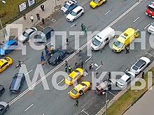 В центре Москвы столкнулись шесть машин, пострадали три человека