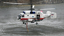 Вертолет вылетел на тушение пожара на складе на севере Москвы