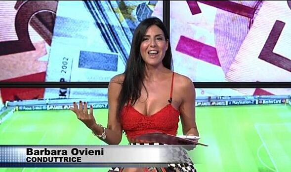 Ведущая программы сводит с ума фигурой и знаниями