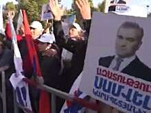 В Ереване начался митинг сторонников арестованного бизнесмена Карапетяна