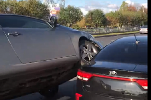 Жители Челнов стали свидетелями необычной аварии