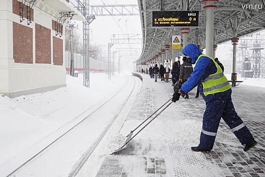 Свыше 2 тыс. сотрудников московского метро устраняют последствия снегопада