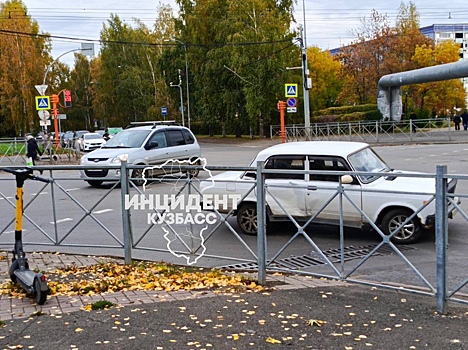 Легковушки столкнулись на кемеровском перекрестке