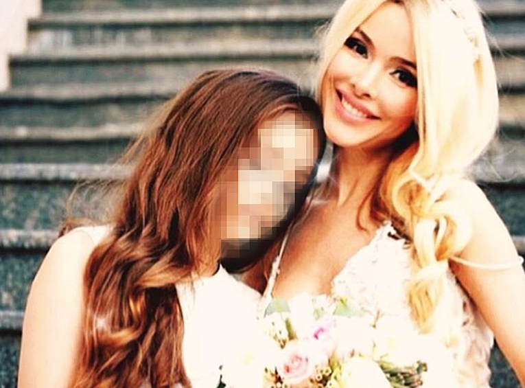 Российская светская львица Алена Кравец рассказала о том, что недавно ее 11-летняя дочь Даниэлла подверглась издевательствам со стороны старшеклассниц в частной элитной школе, где она сейчас учится