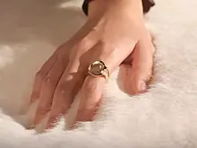 Популярный бренд выпустил интересные фирменные аксессуары для холодного климата