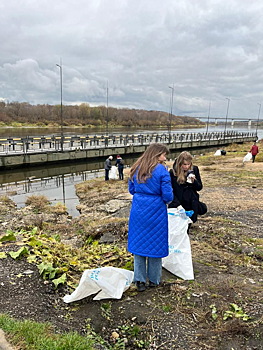 Мост через Оку развели