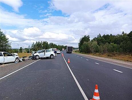 Два человека погибли при столкновении трех автомобилей под Самарой