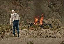 На первом этапе Дакара сгорел багги одного из участников