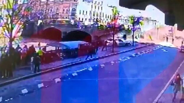 СМИ: сбивший пешеходов в Петербурге разыскивался за покушение на убийство