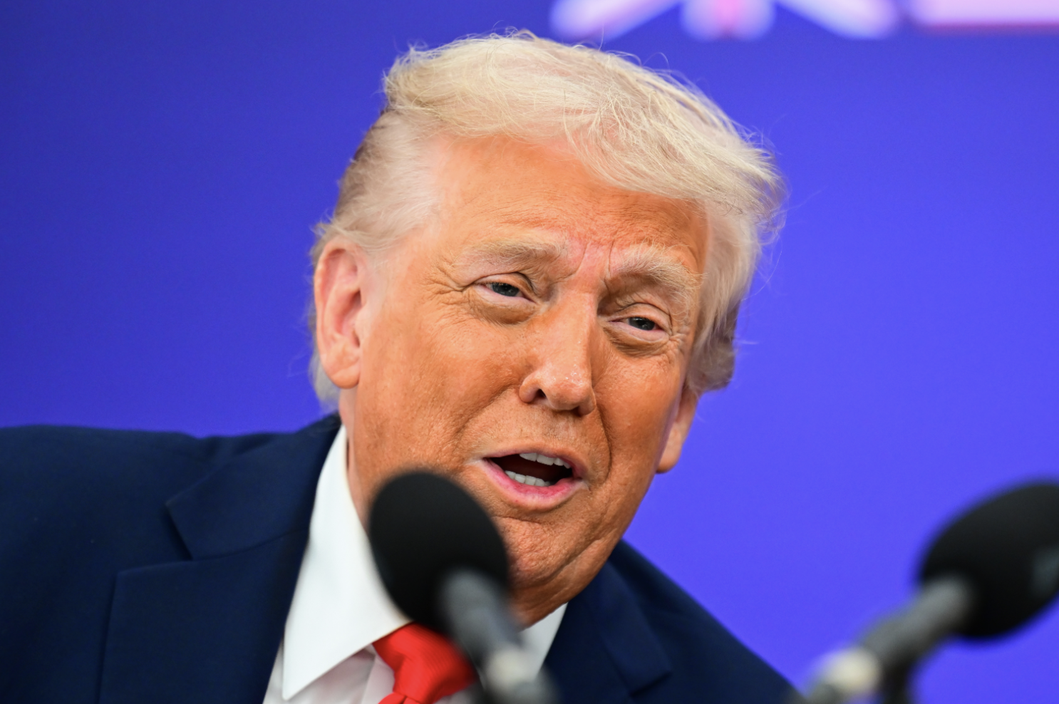 Трамп призвал не голосовать за кандидата в конгресс, которая не любит кантри